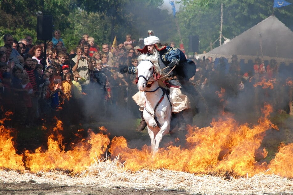 Beim Mittelalterfest im Klosterpark Altzella gibt es auch spannende Turniere.