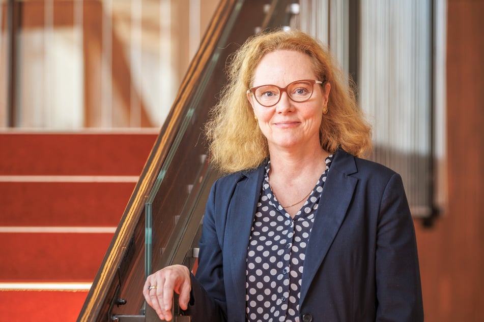 Bei Frauke Roth (58), Intendantin der Dresdner Philharmonie, stehen viele Engel im Wohnzimmer.