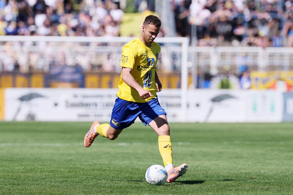 Lok Leipzigs Farid Abderrahmane wird vermutlich als Kapitän die Sachsen gegen den 1. FC Magdeburg II aufs Feld führen.