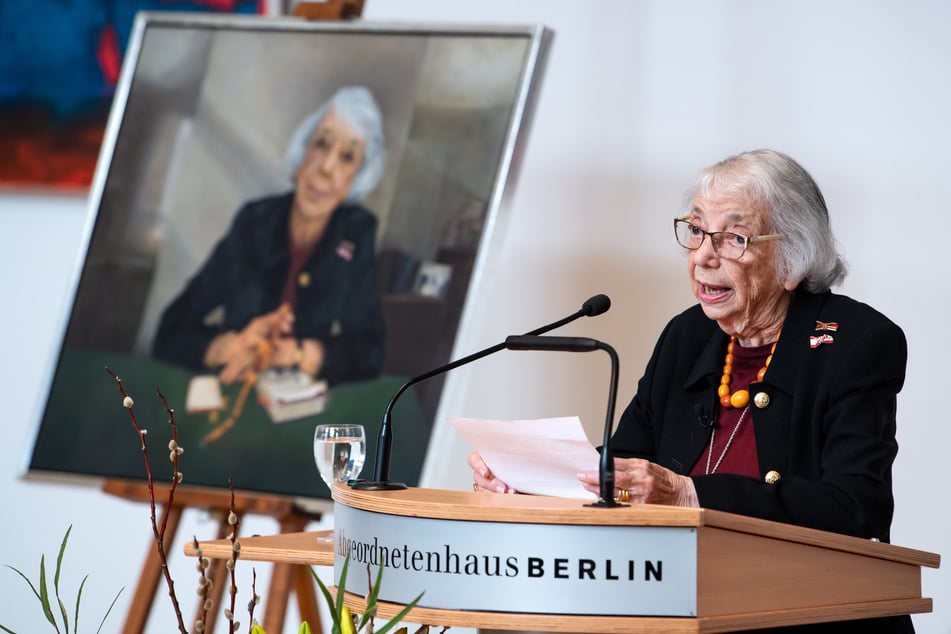 Margot Friedländer (†103) war eine bekannte Zeitzeugin für die Nazizeit in Deutschland und wurde vielfach ausgezeichnet.