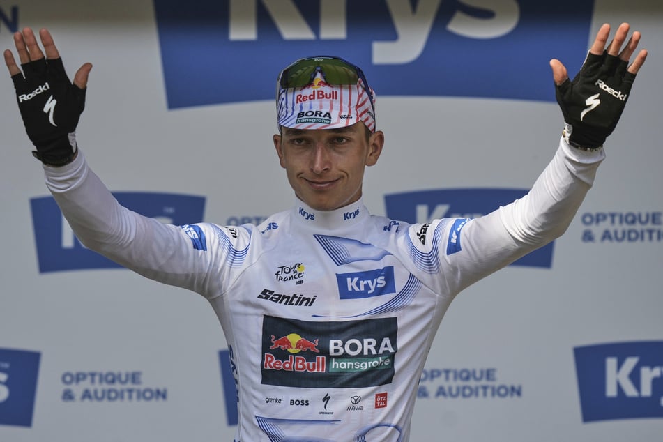 Florian Lipowitz trägt derzeit das Weiße Trikot des besten Nachwuchsfahrers und hat gute Chancen, es bis nach Paris zu behalten.