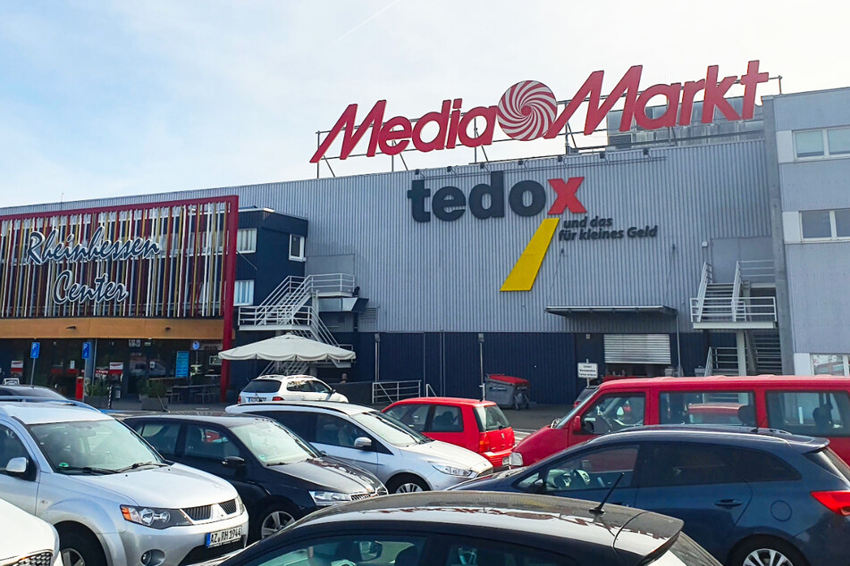 MediaMarkt Alzey (im Rheinhessen-Center) auf der Karl-Heinz-Kipp-Straße 23.
