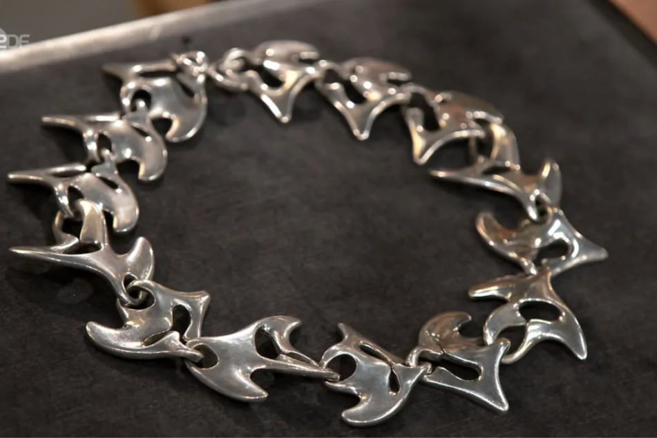 Die mitgebrachte Kette besteht aus 925er-Silber und wurde mutmaßlich in den 1970er-Jahren angefertigt.