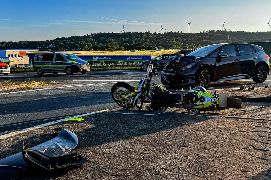 Der Skoda-Fahrer hatte offenbar beim Linksabbiegen das entgegenkommende Motorrad übersehen.