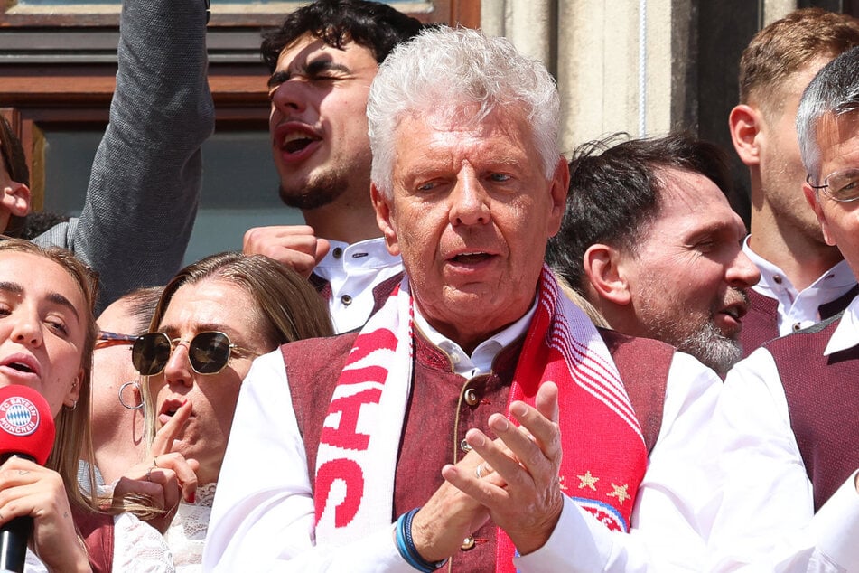 Kurz vor der Wahl gerät Münchens Oberbürgermeister Dieter Reiter (67, SPD) wegen seines FC-Bayern-Engagements in die Kritik.