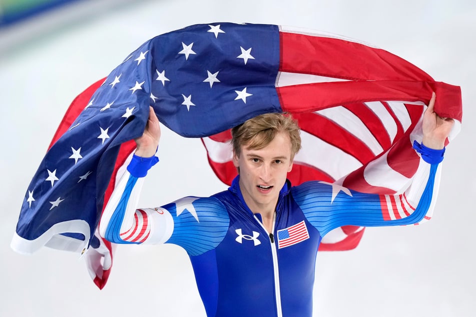 US-Eisschnellläufer Jordan Stolz schnappte sich seien zweite Goldmedaille und die olympische Bestzeit über 500 Meter.
