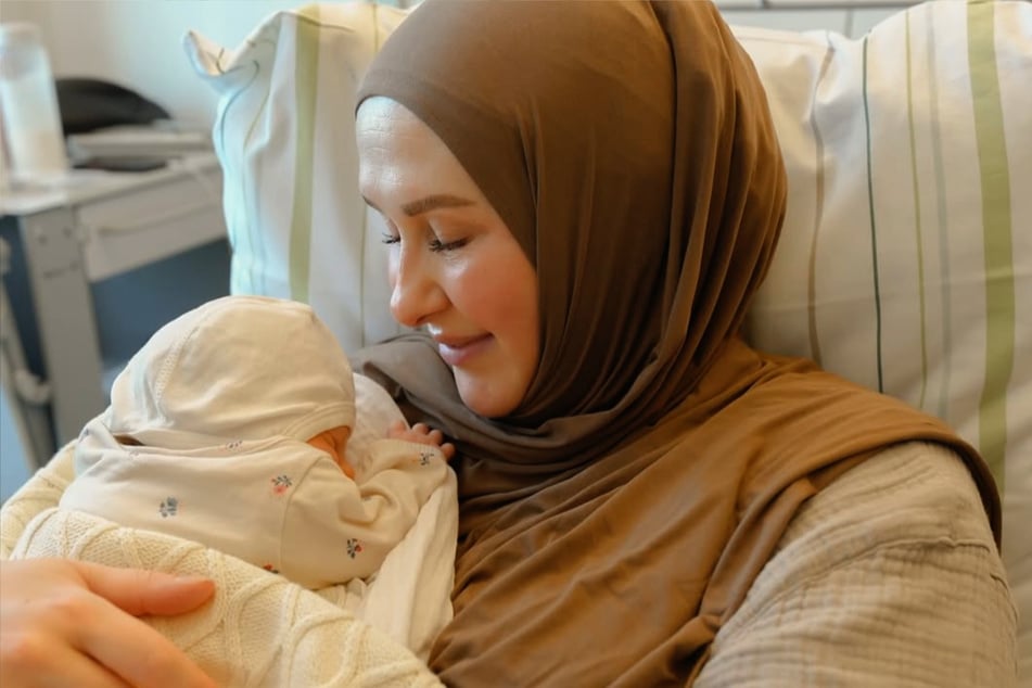 Die 42-Jährige Roksana Temiz ist glücklich über die Geburt ihrer Tochter Ayla.