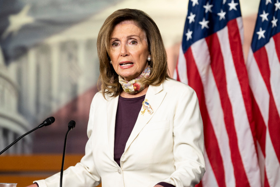 Washington: Nancy Pelosi, die Sprecherin des Repräsentantenhauses, spricht während einer Pressekonferenz im Capitol Hill. Es geht um Billionen US-Dollar: In den zähen Verhandlungen um ein weiteres Corona-Konjunkturpaket in den USA ist eine Einigung nach Angaben der Demokraten weiter nicht in Sicht.