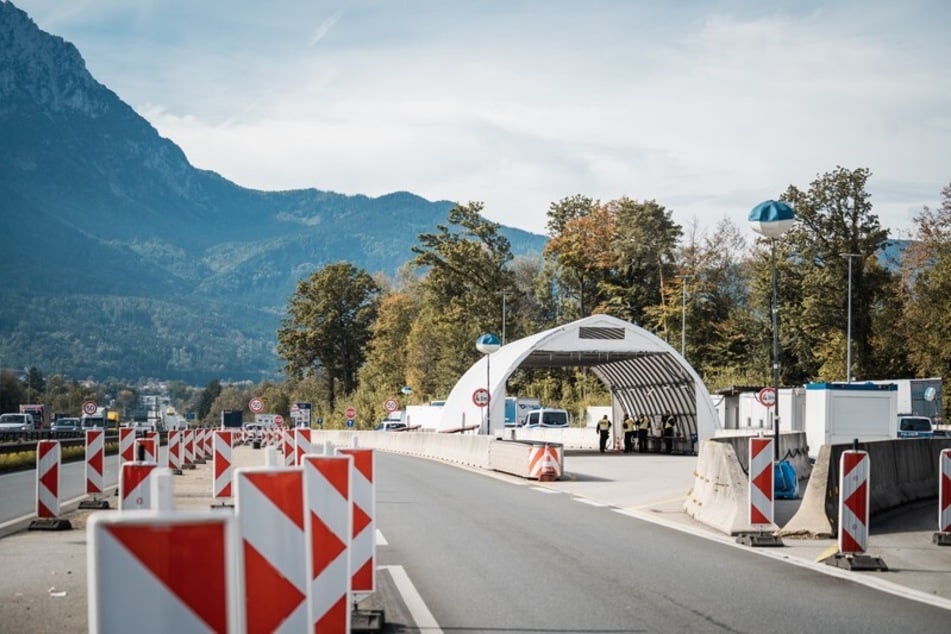 Statt anzuhalten, gab ein junger Audi-Fahrer am Grenzübergang an der A8 Gas.