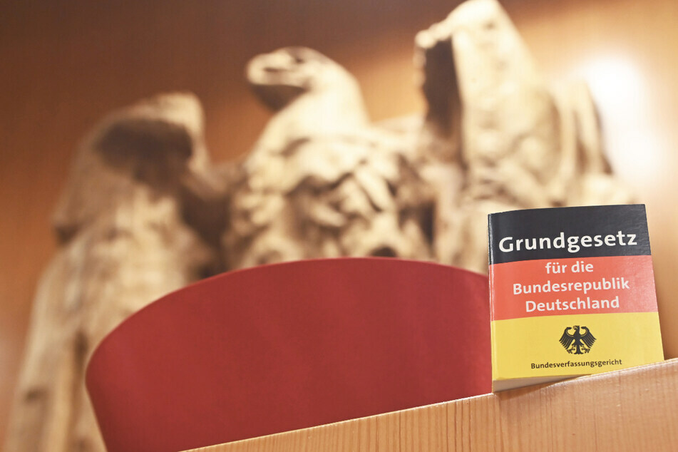 Einige Abschnitte aus dem überarbeiteten Bayerischen Verfassungsschutzgesetz verstoßen teilweise gegen Grundrechte.