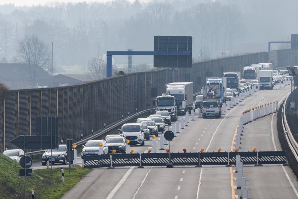 Die A1 bei Köln war am Montagnachmittag für einige Stunden gesperrt.