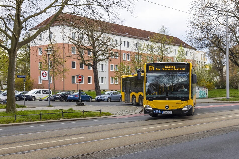 Auch die Buslinie 64 ist aufgrund von Bauarbeiten auf der Fetscherstraße von Umleitungen betroffen. (Archivfoto)