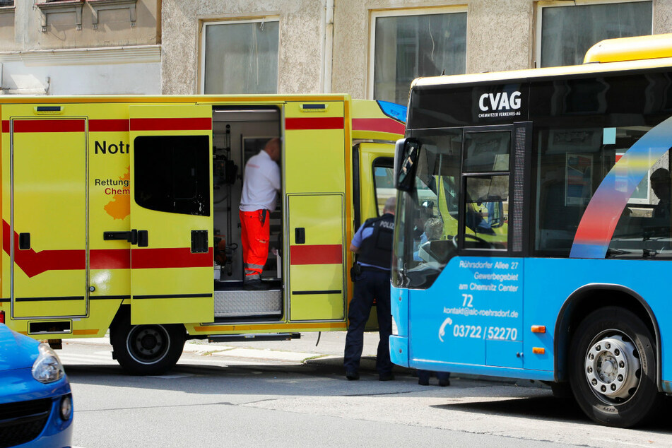Fünf Insassen eines Linienbusses wurden am Montag in Chemnitz bei einem Unfall verletzt. (Archivbild).