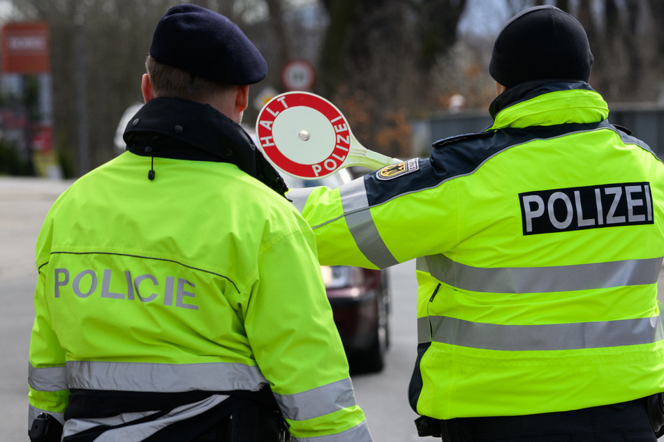 Etwa 1100 Polizisten waren bei der Kontrollwoche in Sachsen-Anhalt im Einsatz und kontrollierten 170.000 Fahrzeuge. (Symbolbild)