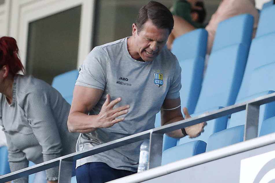 Ärgerte sich über die gelbe Karte: CFC-Trainer Patrick Glöckner.