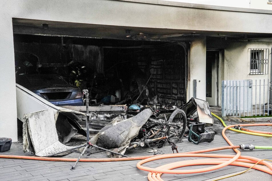 Der entstandene Schaden an der Garage ist noch unklar.