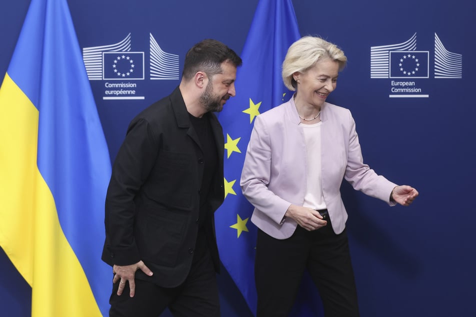 Ursula von der Leyen (66, CDU), Präsidentin der Europäischen Kommission und der Präsident der Ukraine Wolodymyr Selenskyj (47).