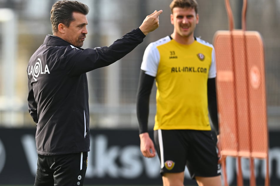 Voller Fokus auf Münster. Trainer Thomas Stamm (43, l.) sieht seine Mannen gerüstet.