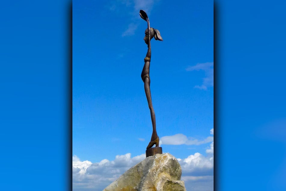Spurlos verschwunden: die Bronzestatue "Bella Gruna" am Störmthaler See.