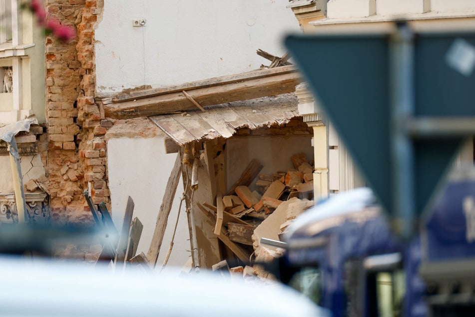 Zwei junge Frauen und ein Mann, der zum Arbeiten in der Stadt war, werden weiter vermisst. Die Arbeitskräfte setzen alles daran, sie zu finden.