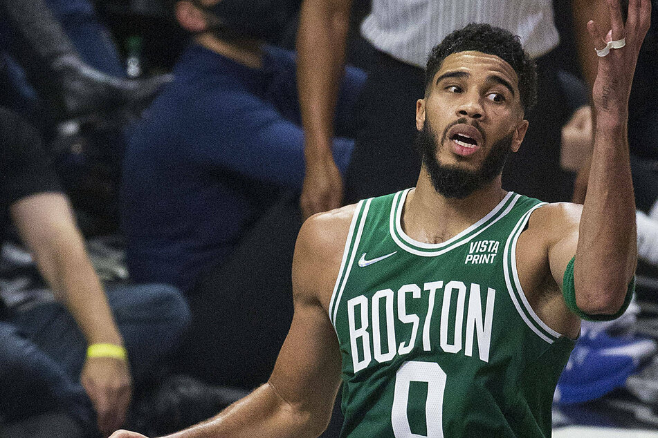 NBA roundup: Celtics' Tatum overshadows milestone for Durant, Bucks win again