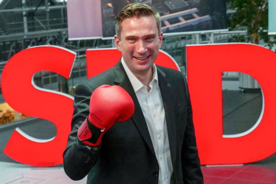 SPD-Sachsen-Chef und Wirtschaftsminister Martin Dulig (46) freut sich über das gute Abschneiden seiner Partei bei den Bürgermeisterwahlen am Wochenende.
