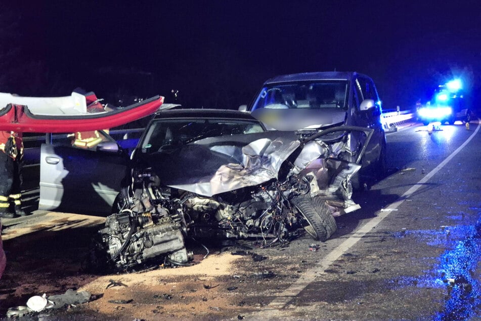 Die Unfallwagen wurden abgeschleppt.