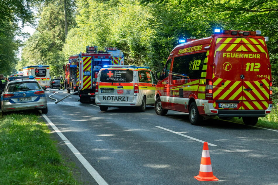 Die Rosengartenstraße blieb für mehrere Stunden voll gesperrt. In dieser Zeit gab es mehrere Zwischenfälle mit Autofahrern.