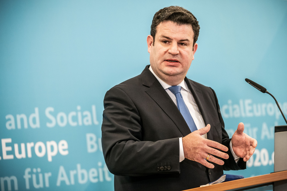 Laut Bundesarbeitsminister Hubertus Heil (SPD) würden "die allermeisten Menschen von Kurzarbeit nicht in die Arbeitslosigkeit fallen, sondern wieder in ihre Arbeit zurückkehren können."