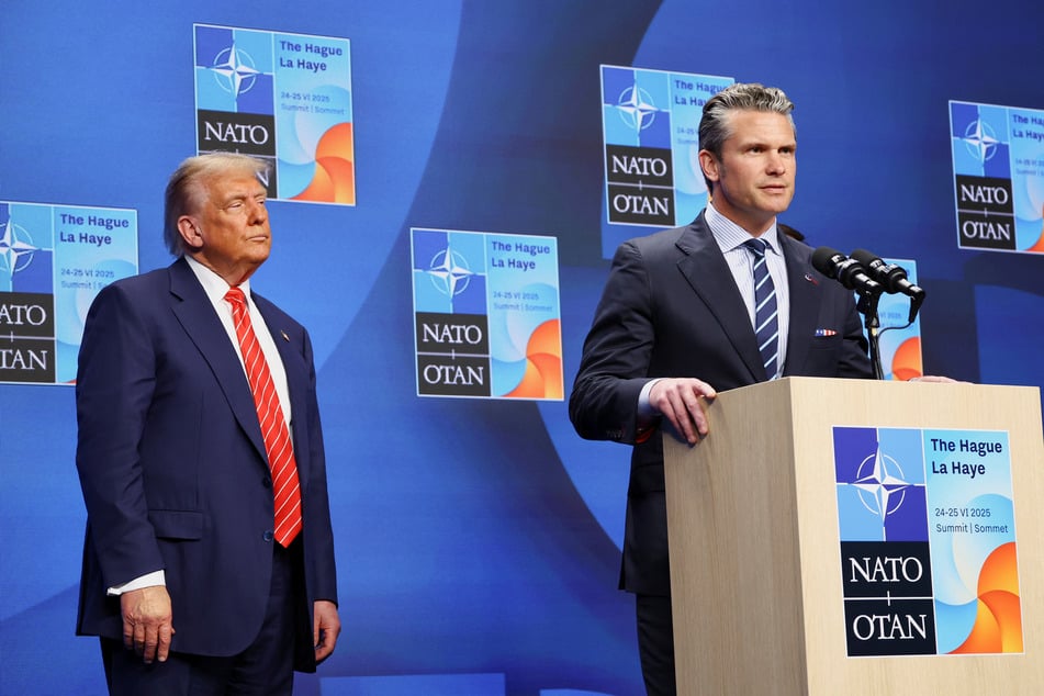 Defense Secretary Pete Hegseth (r.) will hold press conference to defend the Trump administration's actions.