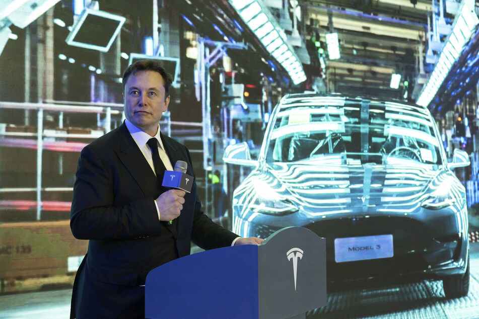 Mit seinen Elektroautos von Tesla feiert der Milliardär große Erfolge. (Archivbild)