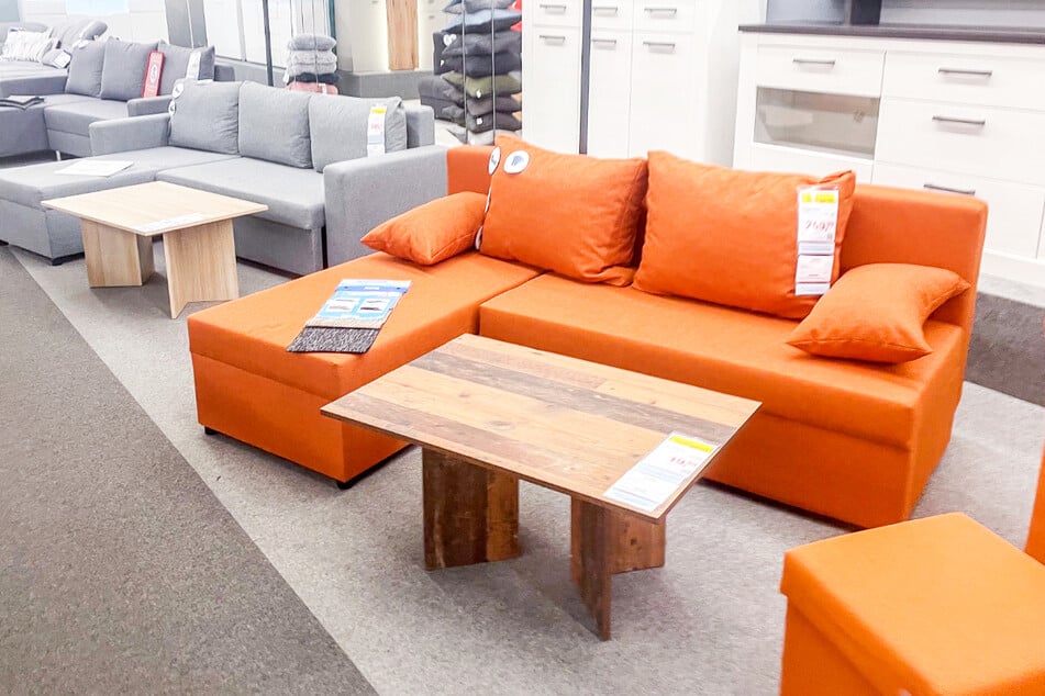 Wegen Schließung haut ROLLER fast alle Möbel am Montag (16.2.) günstig raus