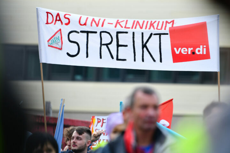 An den sechs Uni-Kliniken in Nordrhein-Westfalen streikt ein Teil der Beschäftigten nun schon seit knapp sieben Wochen!