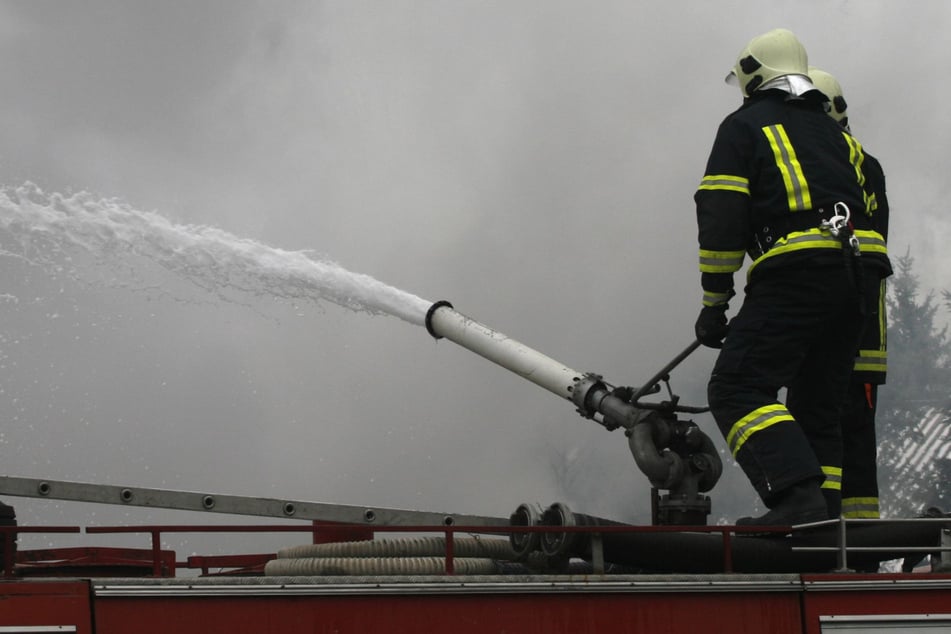 Scheunenbrand in Niedersachsen: Ein Mann stirbt in den Flammen!