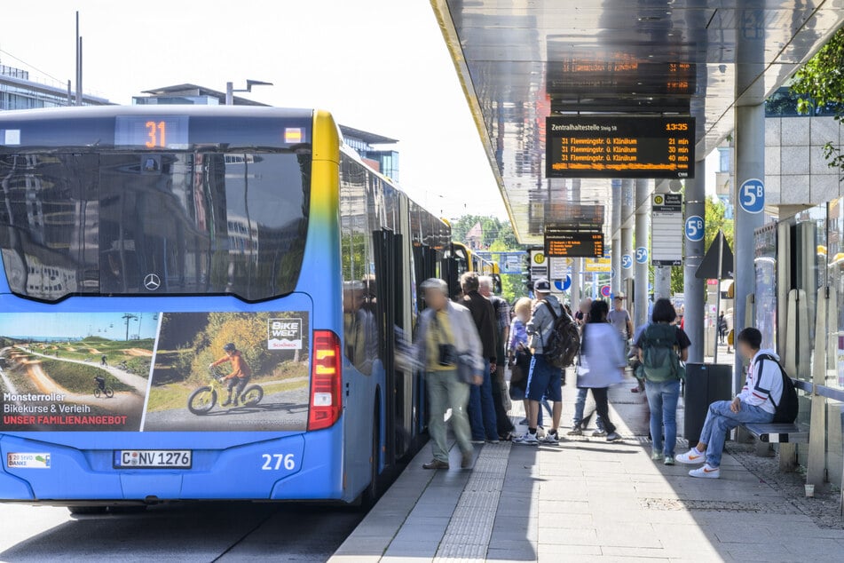 Bei Bussen und Bahnen soll gespart werden.