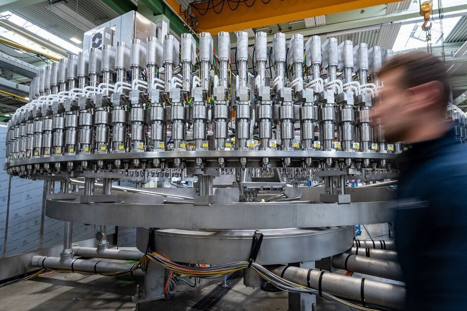 In der Industrie macht sich der Beschäftigungsabbau in Bayern besonders spürbar. (Symbolbild)
