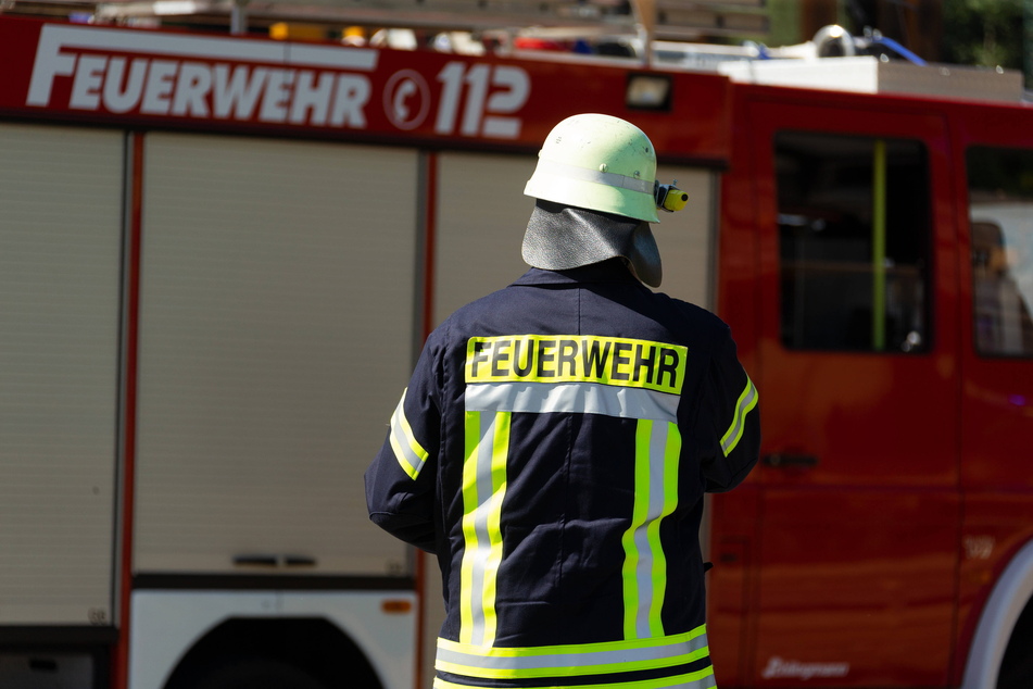 Freiwillige Feuerwehrmänner müssen im Dienst die Werte des Freistaats vertreten.