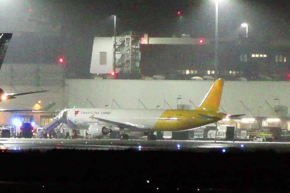 Der Airbus A321F wird von SmartLynx Airlines aus Malta für die DHL betrieben und musste in Köln ungeplant landen.