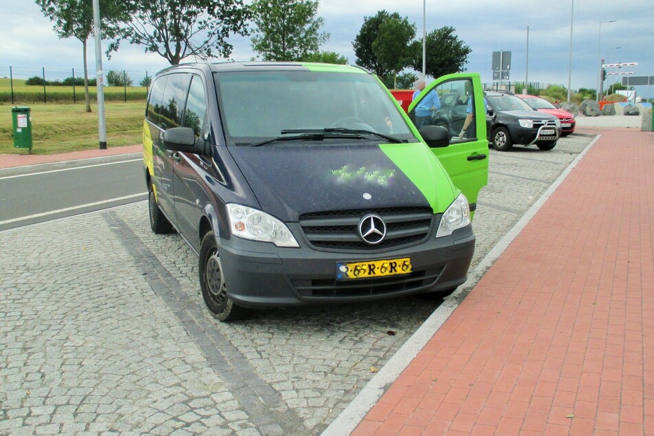 Dieser Mercedes wurde in den Niederlanden gestohlen und schließlich auf einem Parkplatz an der A38 bei Nordhausen sichergestellt.