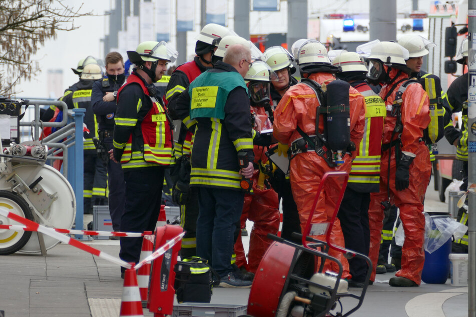 Großeinsatz der Feuerwehr: Ekel-Attacke auf Bonner Brückenforum löst ABC-Alarm aus