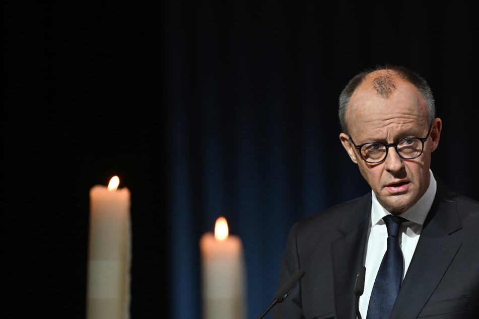 Bundeskanzler Friedrich Merz ist am Samstag in Magdeburg vor Ort.