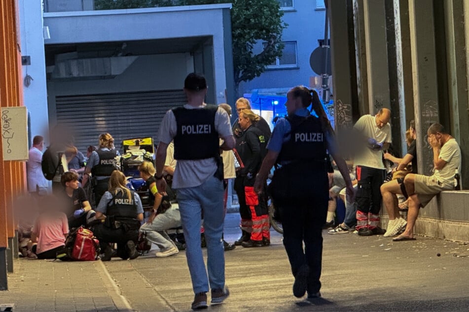 Zahlreiche Menschen wurden Augenzeugen der grausamen Bluttat von Kelkheim und mussten vor Ort betreut werden.