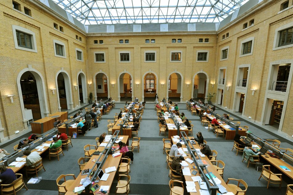 Der Sächsische Förderpreis für Demokratie 2020 wurde in der Bibliotheca Albertina der Universität Leipzig verliehen. (Archivbild)