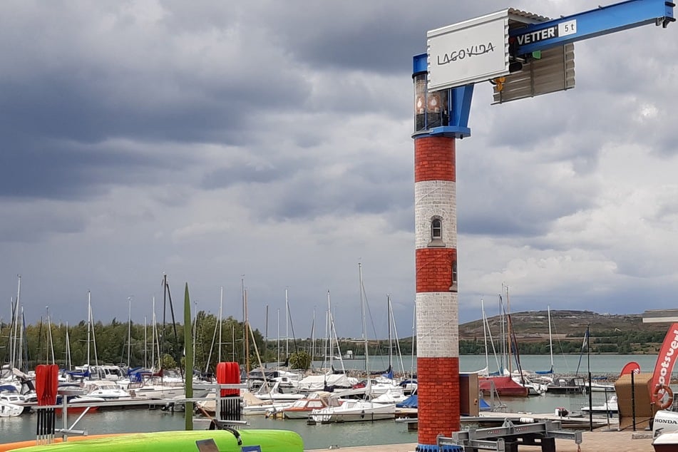 Auch der Segelhafen "Lagovida" mit mehr als 120 Liegeplätzen und dem gleichnamigen Ferienresort inklusive Badestrand locken zum Störmthaler See.