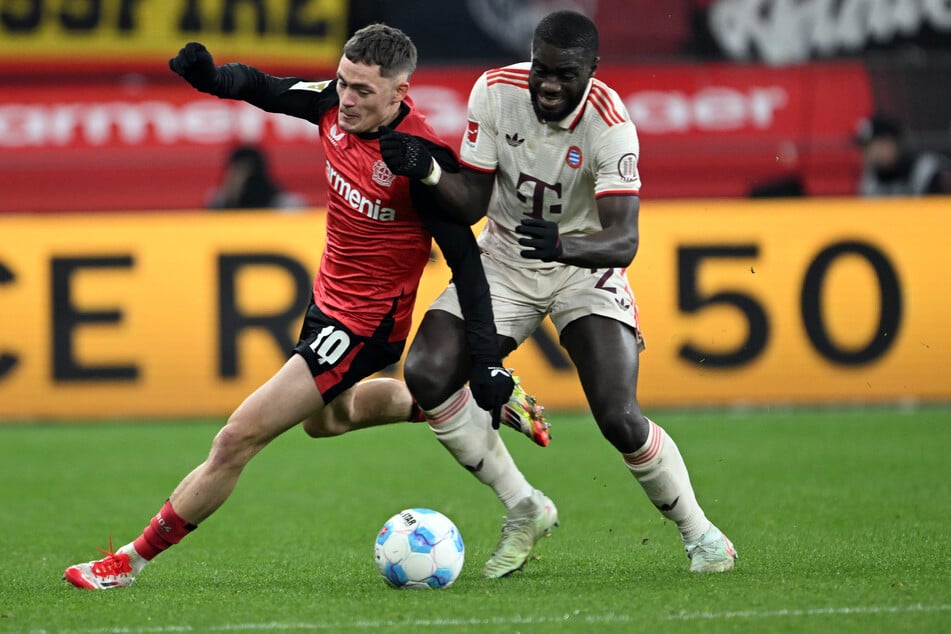 Florian Wirtz (l.) sticht bei Bayer Leverkusen einmal mehr heraus.