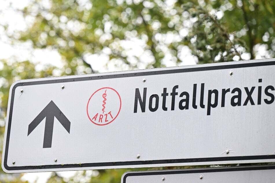 Wer verletzt ist, kann sich an eine Notfallpraxis wenden oder im absoluten Notfall die 110 wählen. (Symbolfoto)