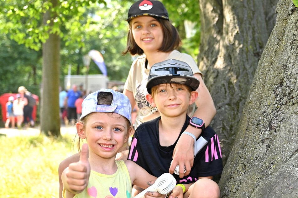 Daumen hoch: Lisa (6, l.),Carlo (9) und Greta (11) waren ebenfalls auf dem Konzert - und begeistert.