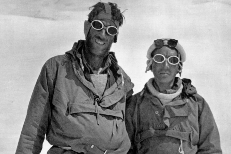 Edmund Hillary (1919-2008) und Tenzing Norgay (1914-1986) bestiegen 1953 als Erste den Mount Everest.