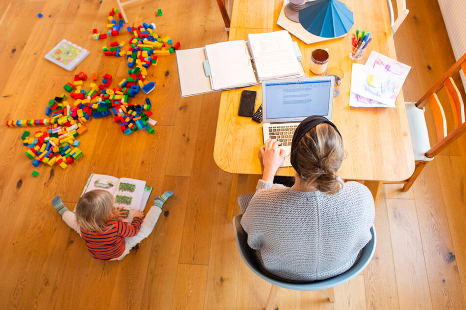 Viele können danke Homeoffice Beruf und Familie besser vereinbaren. (Symbolbild)