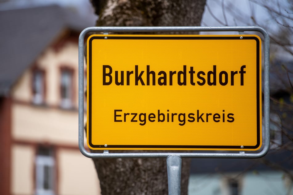 Am 10. August beginnen die Arbeiten zur grundhaften Fahrbahnerneuerung an der B95 in Burkhardtsdorf.